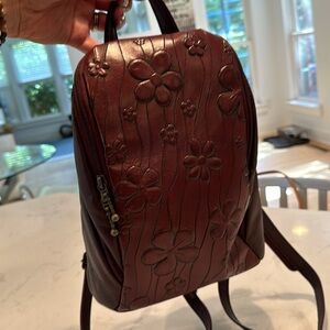 ❤️Genuine leather mini backpack handmade in Quebec Canada 🇨🇦 Burgundy Embossed